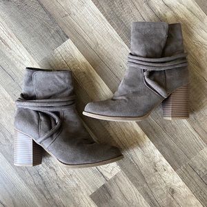 Women’s Size 8 Beige Booties